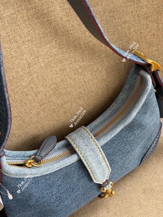 NWT！COACH Hamptons Hobo Bag With Repurposed Denim（CW647）fast shiping main image 12